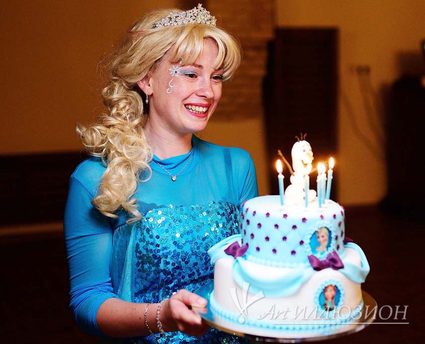 Кенди бар и торт на заказ на День рождения ребенка Киев в стиле Frozen