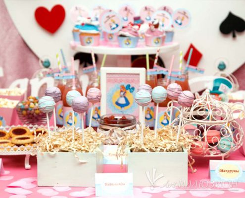 Кенди бар и торт на заказ на День рождения ребенка Киев в Стране Чудес